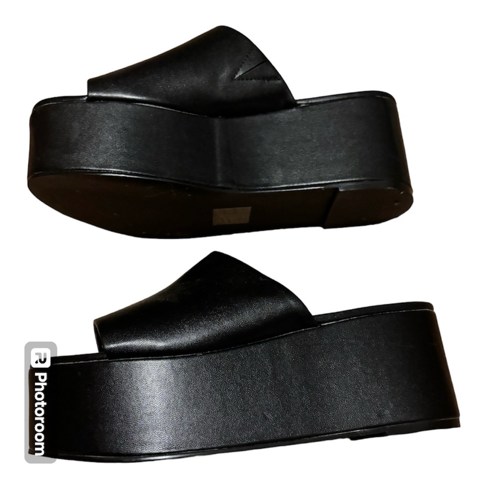 brand new never worn urban outfitters platform sandals
